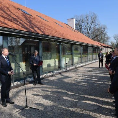 Uroczyste otwarcie wyremontowanego zespołu folwarcznego UR
