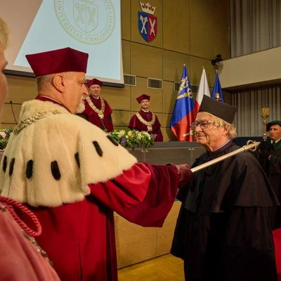Nadanie tytułu doktora honoris causa Jerzemu Zawistowskiemu, profesorowi Uniwersytetu Kolumbii Brytyjskiej w Vancouver