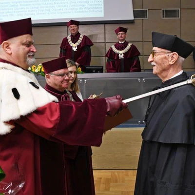19 maja 2023 r.; Promocje habilitacyjne i doktorskie, odnowienie doktoratu,