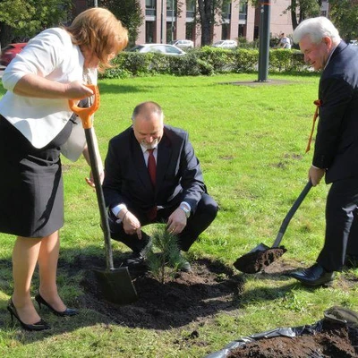 6 października 2020 r., Sadzenie limby pod Budynkiem Jubileuszowym